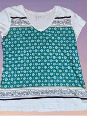 Ann Taylor Teal and White Short Sleeve V-Neck Patterned Top